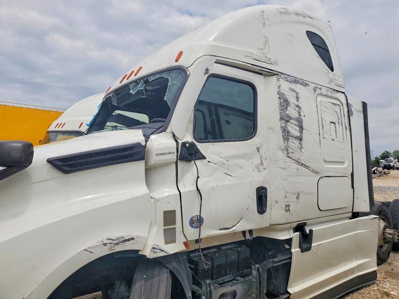 2023 Freightliner Cascadia 126 VIN 1FUJHHDR2PLNS9312 COPART salvage auction — SIDE, MO - SALVAGE CERTIFICATE OF TITLE, sold $7,200 on 2026-07-30 (photo 9)