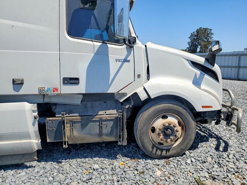 2022 Volvo VIN 4V4NC9EJ1NN305993 COPART salvage auction — FRONT END, Ca - Salvage Certificate, sold $9,100 on 2026-07-30 (photo 9)
