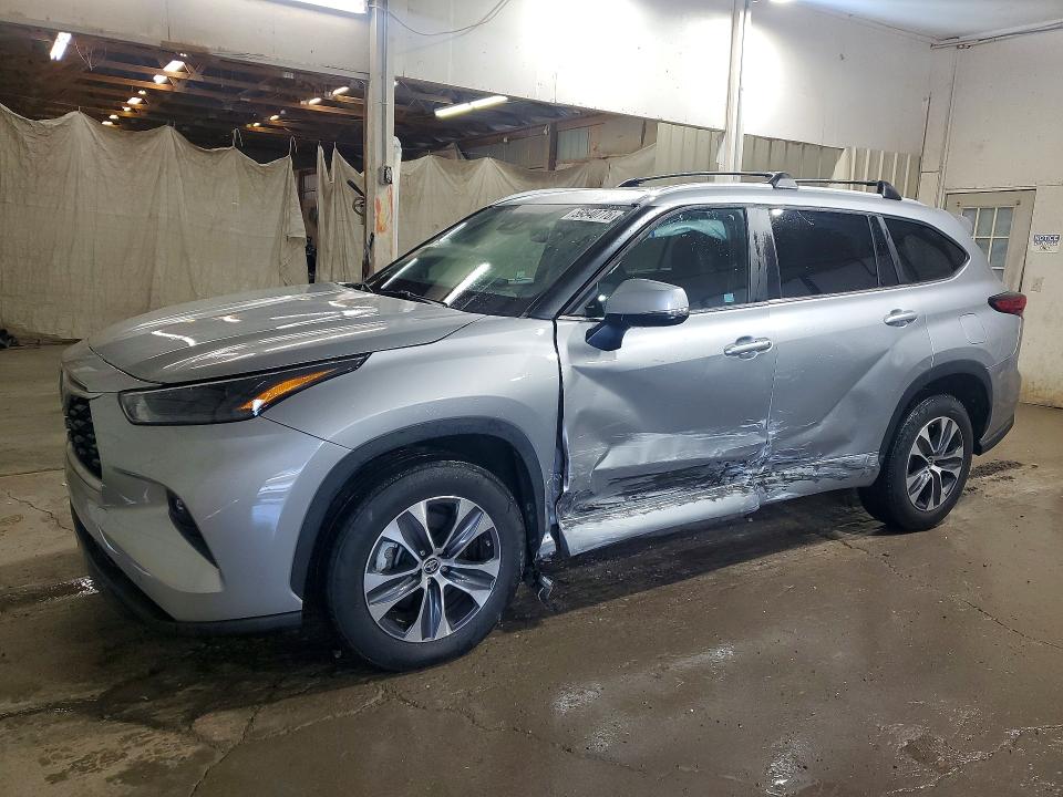 2023 Toyota Highlander VIN 5TDKARAH6PS523075 COPART salvage auction — SIDE, Salvage Title, sold $175 on 2026-07-21 (photo 1)