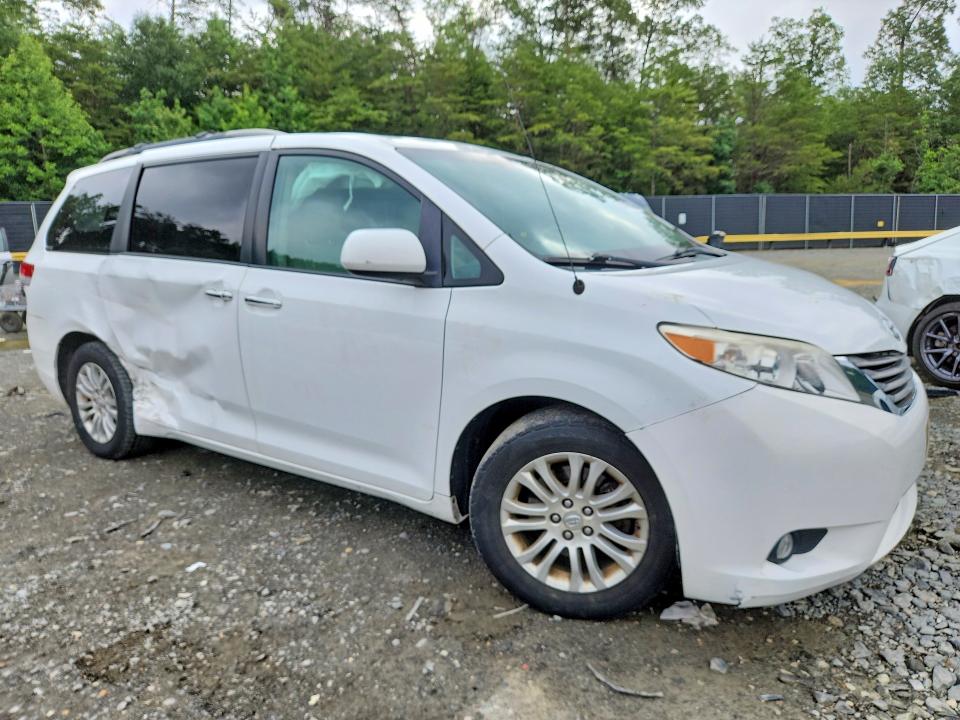 2012 Toyota Sienna VIN 5TDYK3DC6CS253005 COPART salvage auction — SIDE, Md - Cert Of Salvage > 75% Damage, sold $5,200 on 2026-07-14 (photo 4)