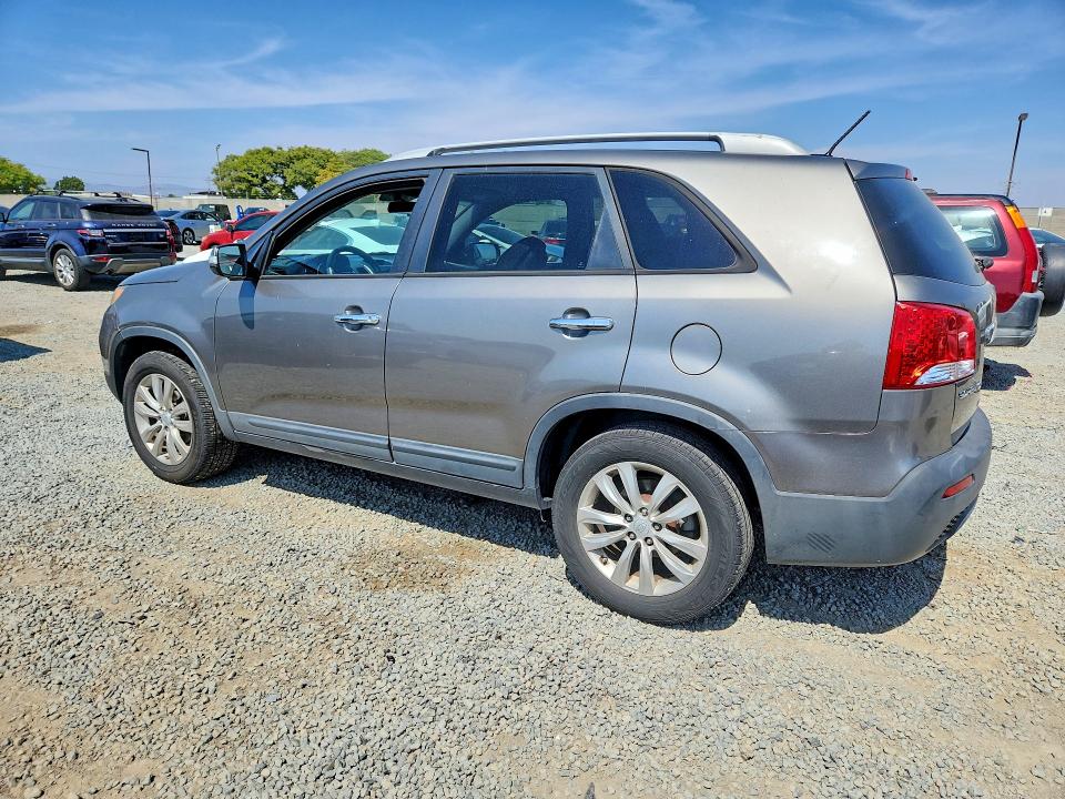 2011 Kia Sorento VIN 5XYKT4A22BG175662 COPART salvage auction — MINOR DENT/SCRATCHES, Ca - Dis/Dlr/Exp Only Clean Title, sold $1,200 on 2026-07-09 (photo 2)