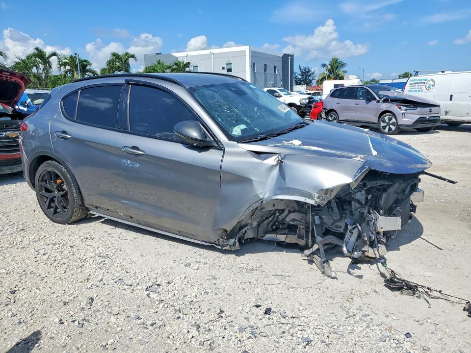2020 Alfa romeo Stelvio VIN ZASPAJAN6L7C75483 COPART salvage auction — FRONT END, Fl - Certificate Of Destruction, sold $2,900 on 2026-08-27 (photo 4)