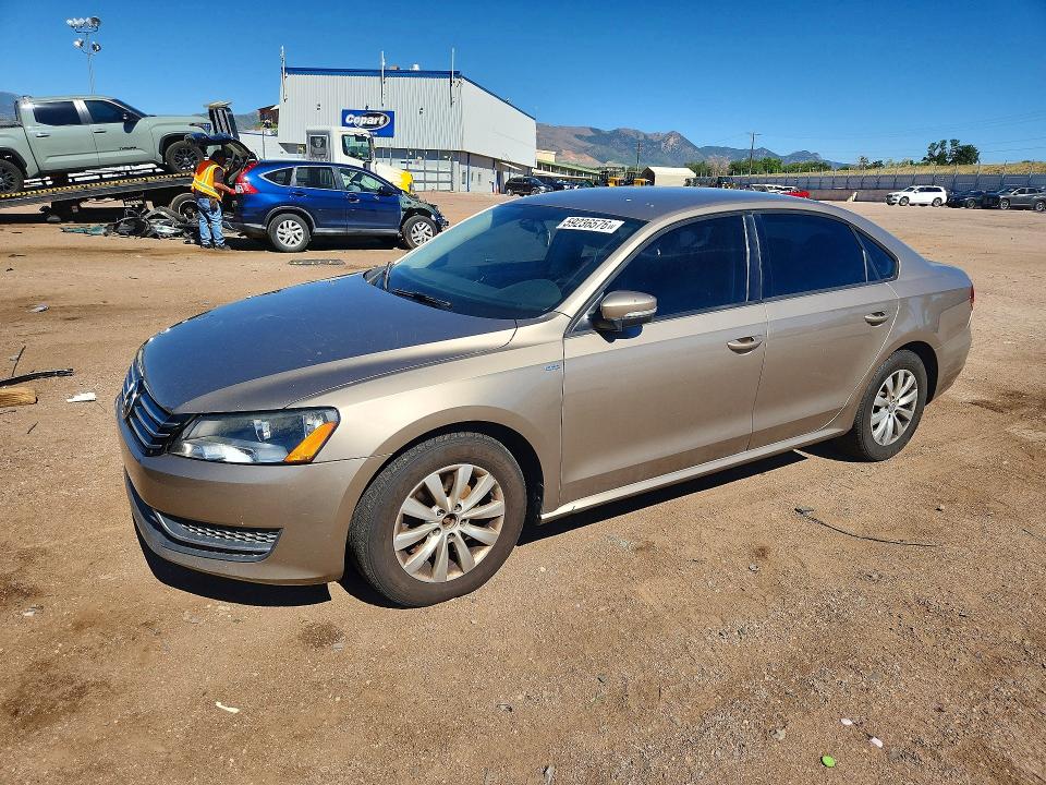 2015 Volkswagen Passat VIN 1VWAT7A35FC015448 COPART salvage auction — MINOR DENT/SCRATCHES, Co - Dis/Dlr/Exp Only Clean Title, sold $325 on 2026-08-03 (photo 1)