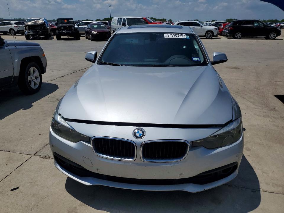 2017 BMW 3er VIN WBA8E1G57HNU13993 COPART salvage auction — MINOR DENT/SCRATCHES, Tx - Certificate Of Title (P), sold $2,000 on 2026-07-27 (photo 5)