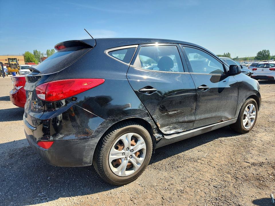 2011 Hyundai Tucson VIN KM8JT3ACXBU299638 COPART salvage auction — SIDE, ON - PERMIT NO BRAND - UNFIT, sold $375 on 2026-07-21 (photo 3)