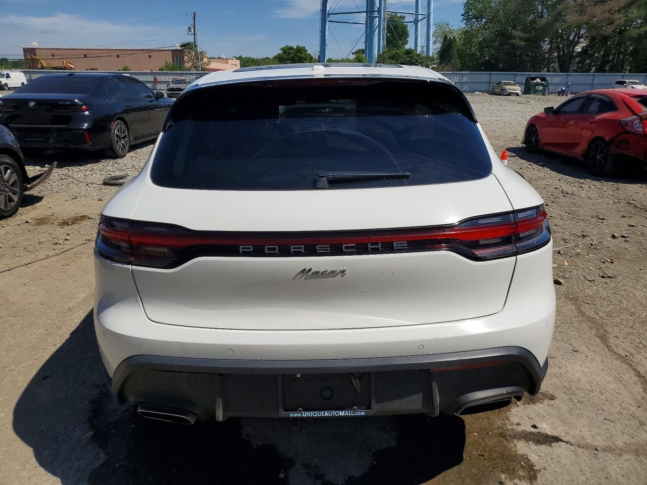 2022 Porsche Macan VIN WP1AA2A53NLB10746 COPART salvage auction — Side, NJ - CERT OF TITLE-SALVAGE, sold $14,000 on 2026-07-02 (photo 6)