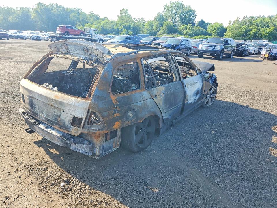 2004 BMW 3 series VIN WBAEP334X4PF04165 COPART salvage auction — BURN, Ct - Cert Of Title-Salvage, sold $450 on 2026-07-24 (photo 3)