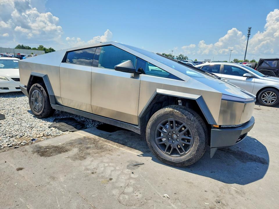2025 Tesla Cybertruck VIN 7G2CEHED8SA080865 COPART salvage auction — SIDE, Fl - Certificate Of Destruction, sold $31,500 on 2026-08-19 (photo 4)