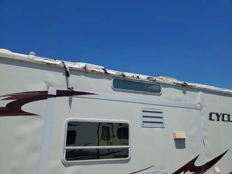2000 Heartland big horn VIN 5SFGF40328E007543 COPART salvage auction — ROOF, FL - CERT OF TITLE SLVG REBUILDABLE, sold $2,950 on 2026-09-24 (photo 9)