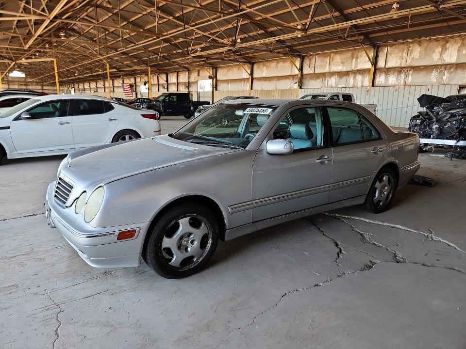 2000 Mercedes-benz E-class VIN WDBJF83J4YX035860 COPART salvage auction — MINOR DENT/SCRATCHES, Az - Certificate Of Title, sold $800 on 2026-07-13 (photo 1)
