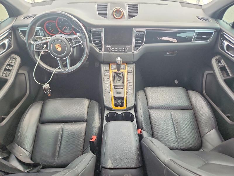 2018 Porsche Macan VIN WP1AA2A57JLB13062 COPART salvage auction — SIDE, FL - CERT OF TITLE SLVG REBUILDABLE, sold $4,350 on 2026-08-06 (photo 8)