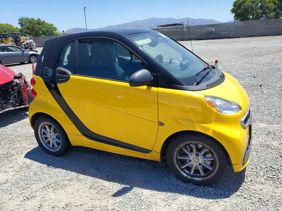 2016 Smart VIN WMEEJ9AAXGK843380 COPART salvage auction — MINOR DENT/SCRATCHES, Ca - Dis/Dlr/Exp Only Clean Title, sold $550 on 2026-07-31 (photo 4)