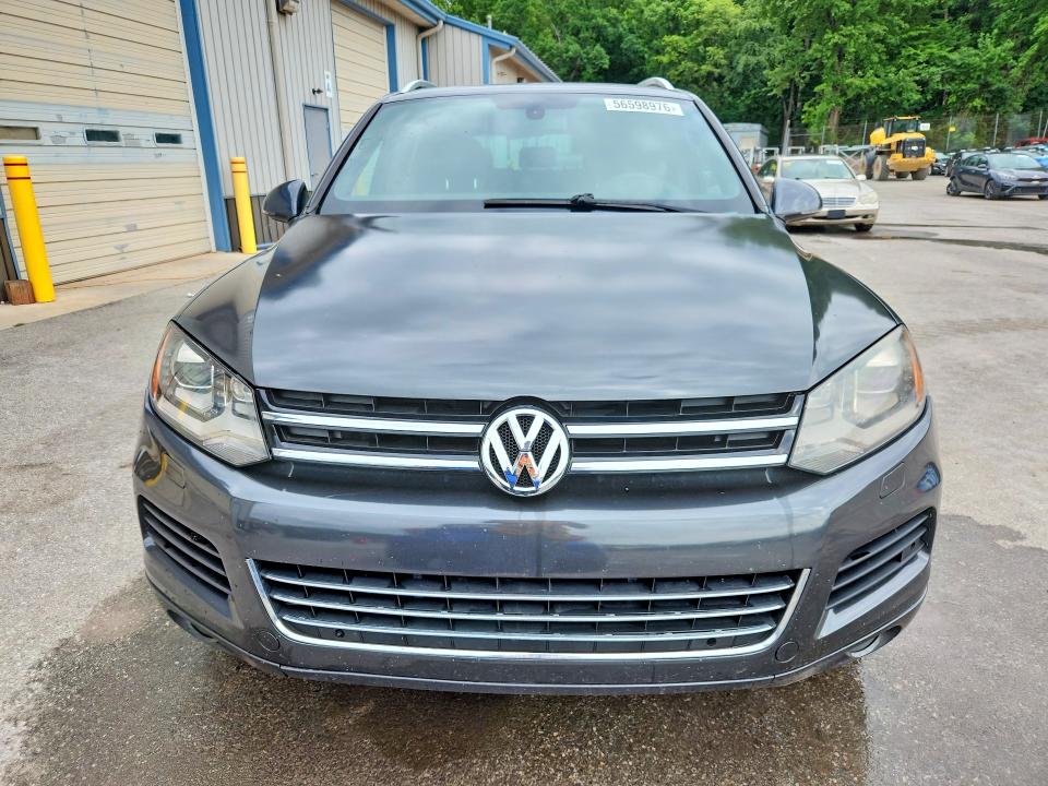 2014 Volkswagen Touareg VIN WVGEF9BP9ED014963 COPART salvage auction — MECHANICAL, PA - RECONSTRUCTED CLEAN, sold $475 on 2026-07-02 (photo 5)