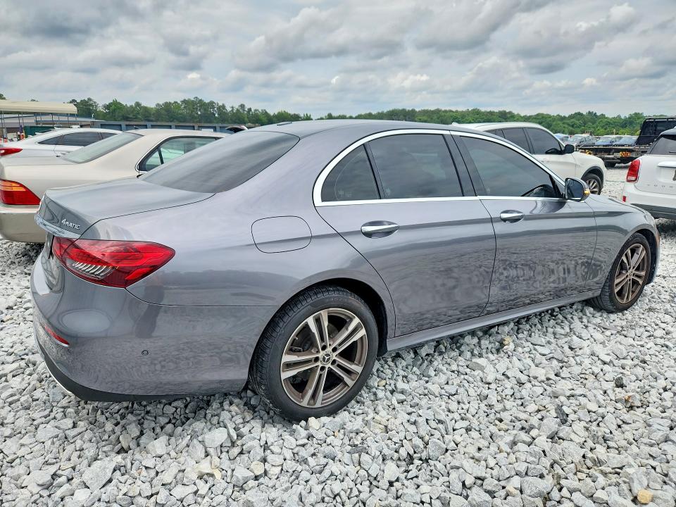 2022 Mercedes-benz E-klasse VIN W1KZF8EBXNB072534 COPART salvage auction — MINOR DENT/SCRATCHES, Mt - Certificate Of Title (P), sold $29,500 on 2026-07-28 (photo 3)