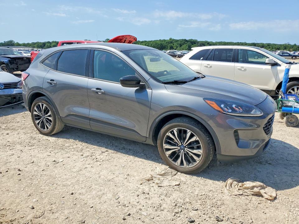 2021 Ford Escape VIN 1FMCU9BZ4MUB19861 COPART salvage auction — HAIL, Ks - Cert Of Title-Salvage, sold $8,500 on 2026-07-30 (photo 4)