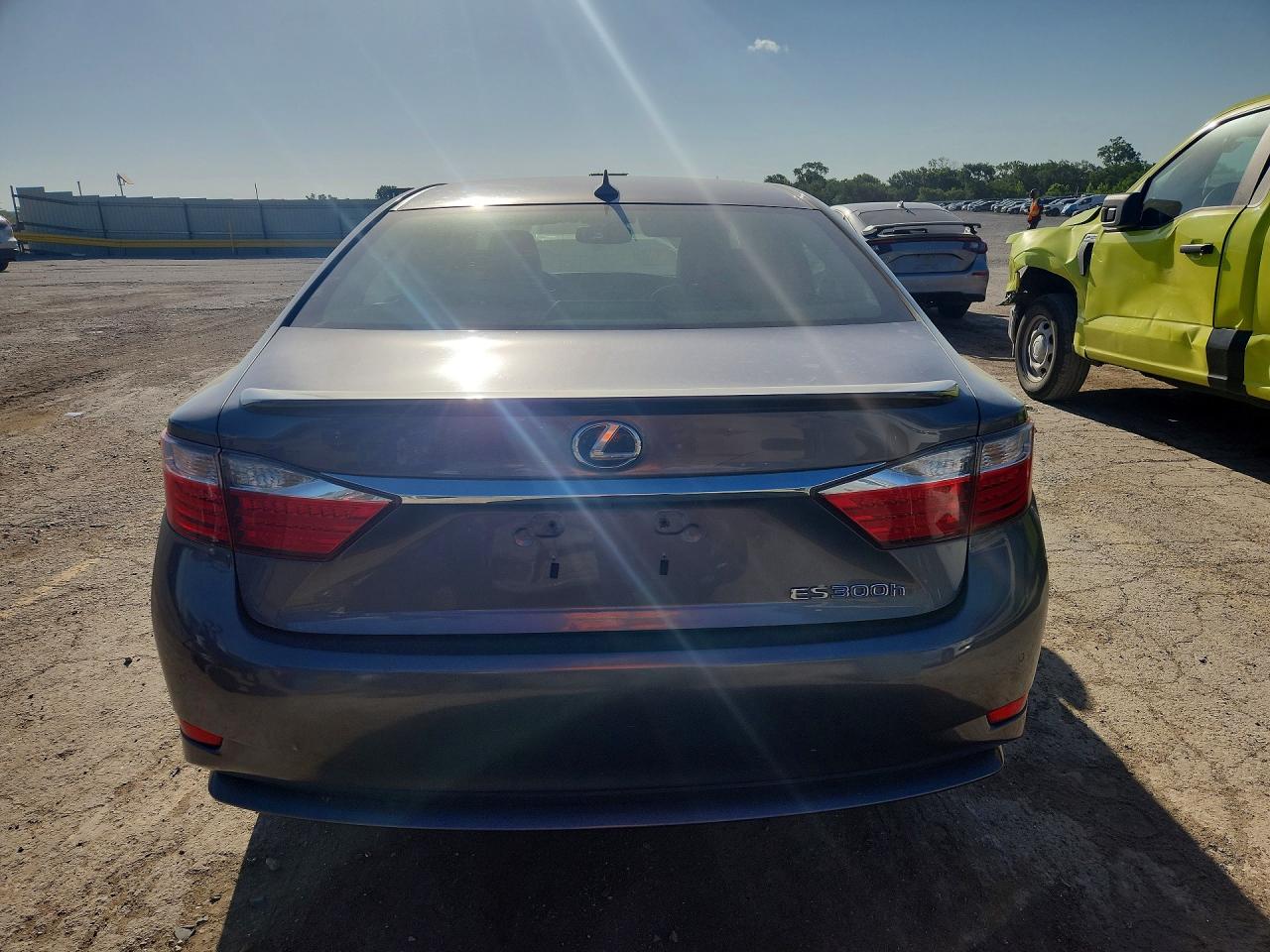 2013 Lexus ES VIN JTHBW1GG4D2010720 COPART salvage auction — Water/Flood, Fs - Salvage Title, sold $3,300 on 2026-09-21 (photo 6)