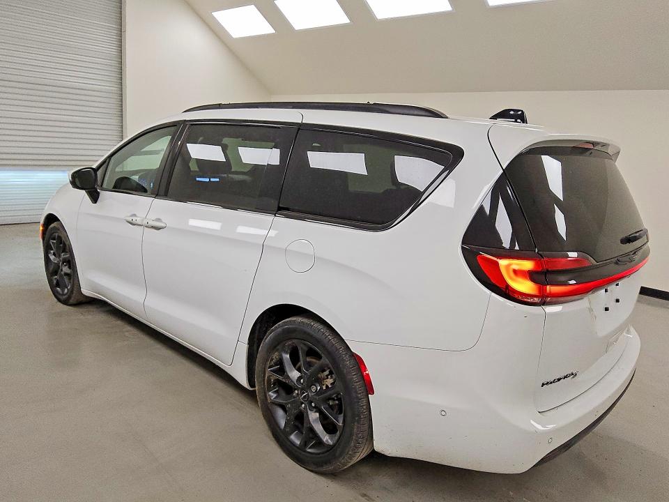 2023 Chrysler Pacifica VIN 2C4RC1BG5PR598861 COPART salvage auction — MINOR DENT/SCRATCHES, Tx - Certificate Of Title, sold $19,200 on 2026-07-02 (photo 2)