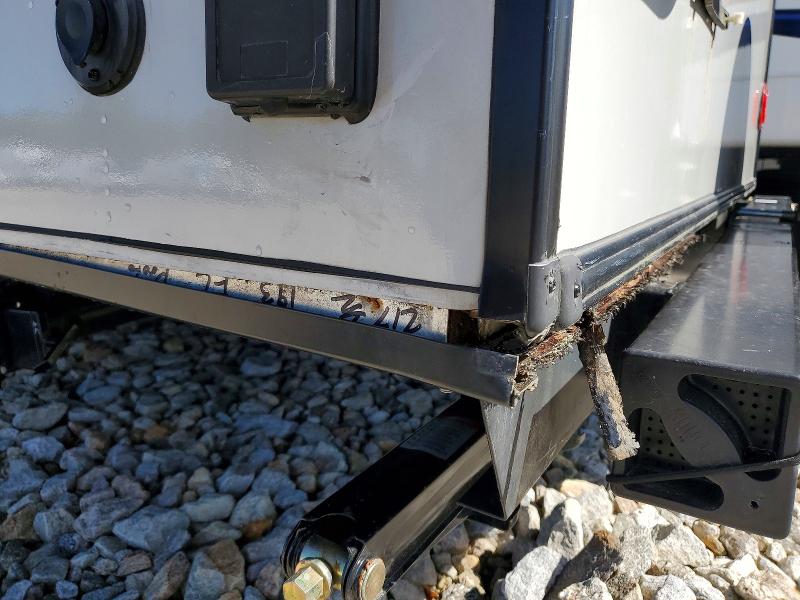 2020 Camp Trailer VIN 4X4TRPU12LB024396 COPART salvage auction — SIDE, NH - CERT OF TITLE-SALVAGE, sold $1,300 on 2026-07-28 (photo 9)