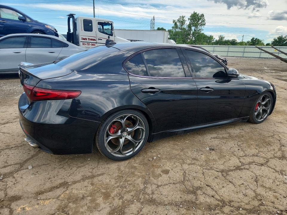 2017 Alfa romeo Giulia VIN ZARFAEEN4H7544406 COPART salvage auction — FRONT END, Mi - Dealer Only Clean Title, sold $4,600 on 2026-07-17 (photo 3)