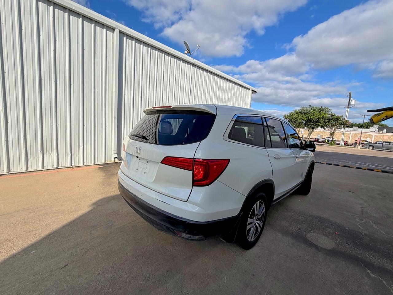 2016 Honda Pilot VIN 5FNYF5H50GB012224 COPART salvage auction — Minor Dent/Scratches, TX - CERTIFICATE OF TITLE (P), sold $5,400 on 2026-07-03 (photo 4)