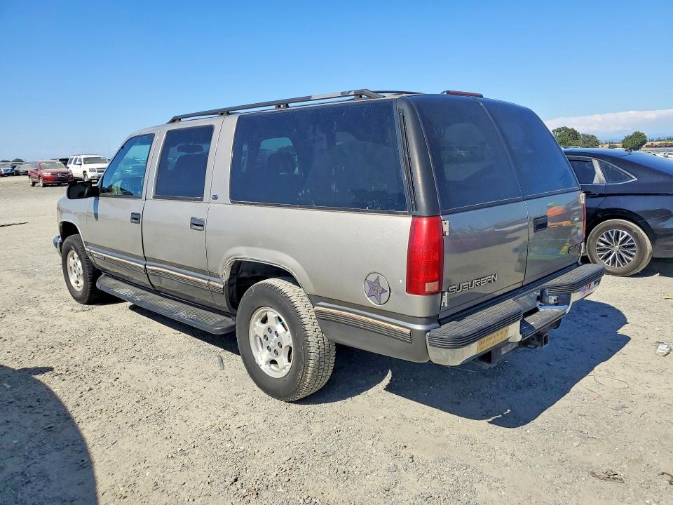 1999 Gmc Suburban VIN 1GKFK16R5XJ757047 COPART salvage auction — FRONT END, Ca - Dis/Dlr/Exp Only Clean Title, sold $375 on 2026-07-02 (photo 2)