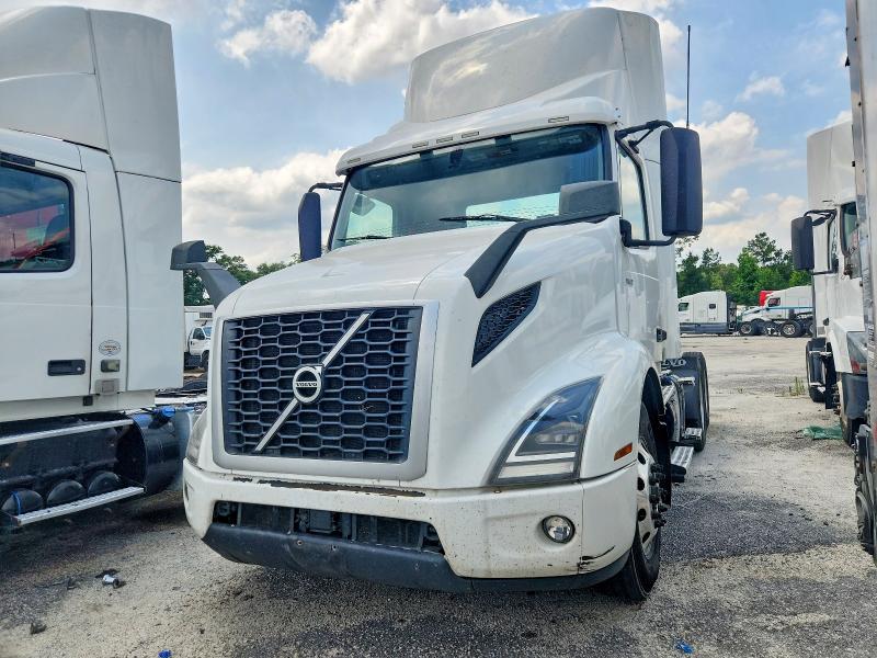 2019 Volvo VIN 4V4WC9EHXKN219207 COPART salvage auction — NORMAL WEAR, Nc - Certificate Of Title, sold $7,500 on 2026-07-28 (photo 2)