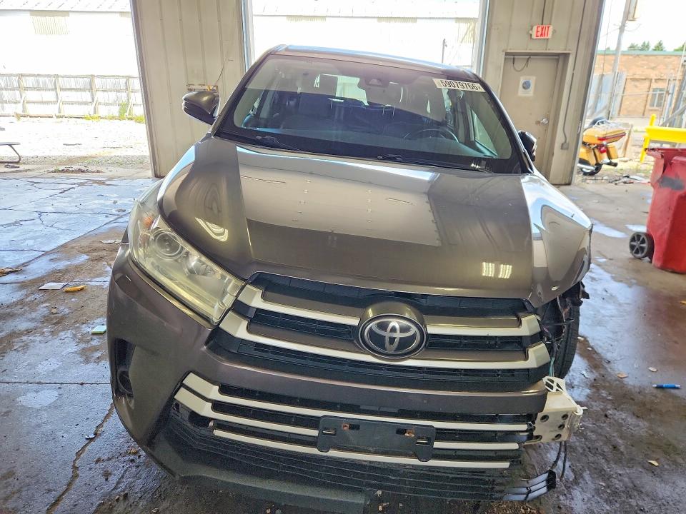2019 Toyota Highlander VIN 5TDBZRFH3KS977777 COPART salvage auction — MINOR DENT/SCRATCHES, Il - Certificate Of Title, sold $7,800 on 2026-07-20 (photo 5)