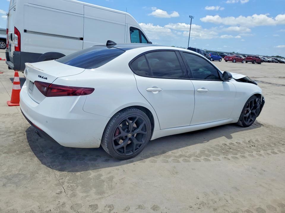 2020 Alfa romeo VIN ZARFAMAN3L7636972 COPART salvage auction — FRONT END, Tx - Salvage Vehicle Title, sold $1,850 on 2026-07-16 (photo 3)