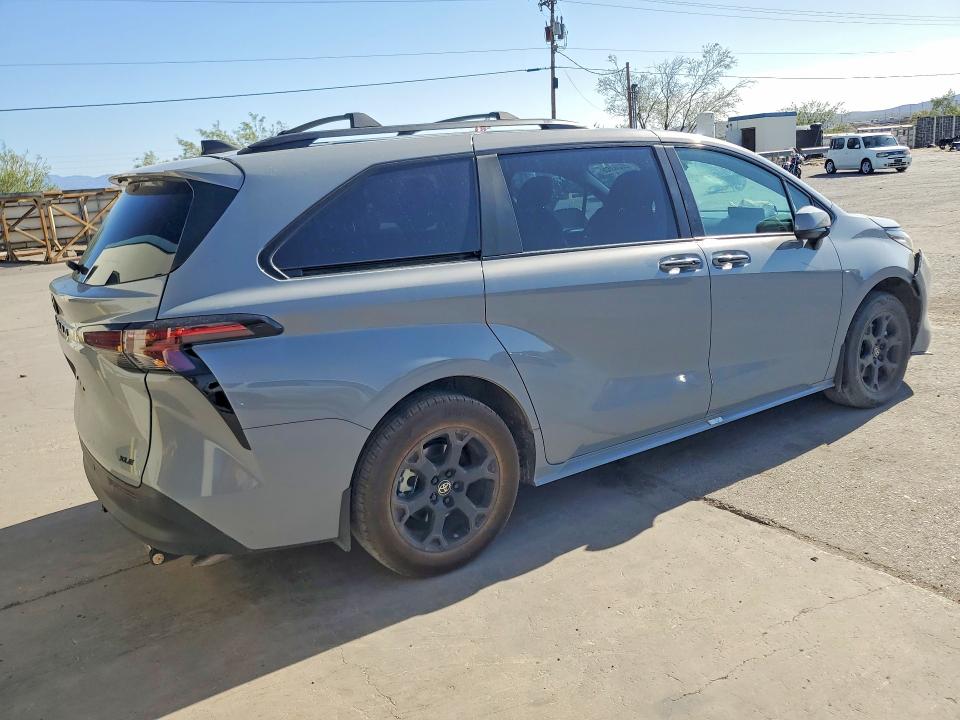 2025 Toyota Sienna VIN 5TDCSKFC7SS183983 COPART salvage auction — FRONT END, Tx - Salvage Vehicle Title, sold $22,100 on 2026-07-10 (photo 3)