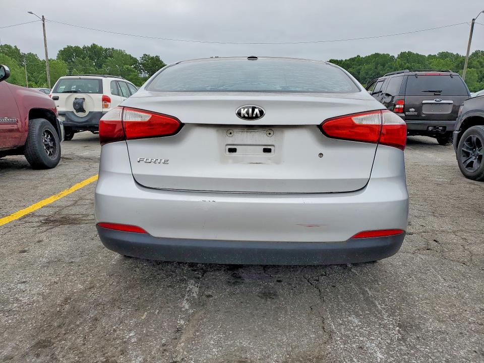 2015 Kia VIN KNAFK4A62F5408085 COPART salvage auction — VANDALISM, Ky - Certificate Of Title, sold $575 on 2026-07-30 (photo 6)