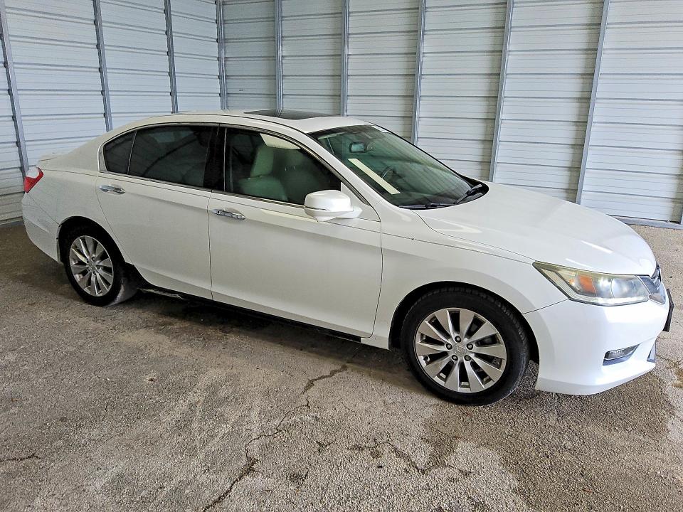 2015 Honda Accord VIN 1HGCR3F87FA034622 COPART salvage auction — MINOR DENT/SCRATCHES, Fl - Certificate Of Title, sold $5,700 on 2026-07-09 (photo 4)