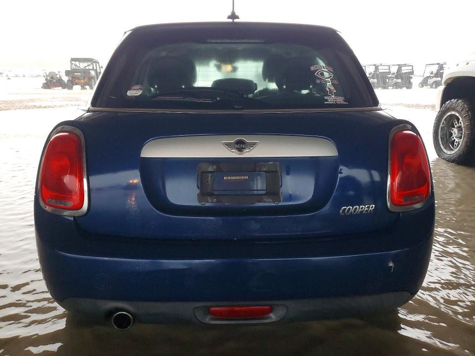 2015 Mini Cooper VIN WMWXS5C59FT833071 COPART salvage auction — MINOR DENT/SCRATCHES, Tx - Certificate Of Title, sold $575 on 2026-07-28 (photo 6)