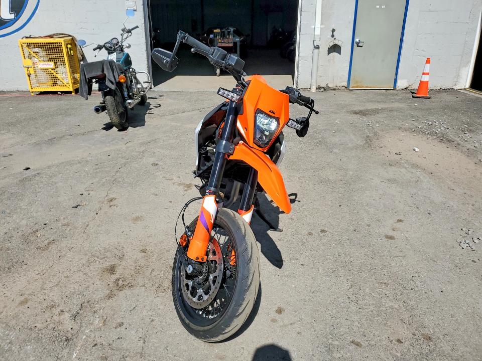 2025 Ktm 690 supermoto VIN MD2J2J402SN201008 COPART salvage auction — SIDE, Nj - Cert Of Title-Salvage, sold $4,500 on 2026-07-16 (photo 2)