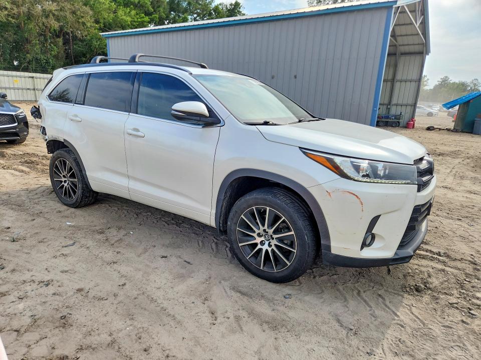 2017 Toyota VIN 5TDJZRFH3HS457258 COPART salvage auction — REAR END, Fl - Cert Of Title Slvg Rebuildable, sold $7,900 on 2026-07-31 (photo 4)