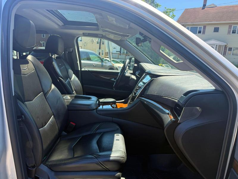 2020 Cadillac Escalade VIN 1GYS4BKJ6LR156326 COPART salvage auction — MINOR DENT/SCRATCHES, Ny - Certificate Of Title (P), sold $13,300 on 2026-07-21 (photo 8)