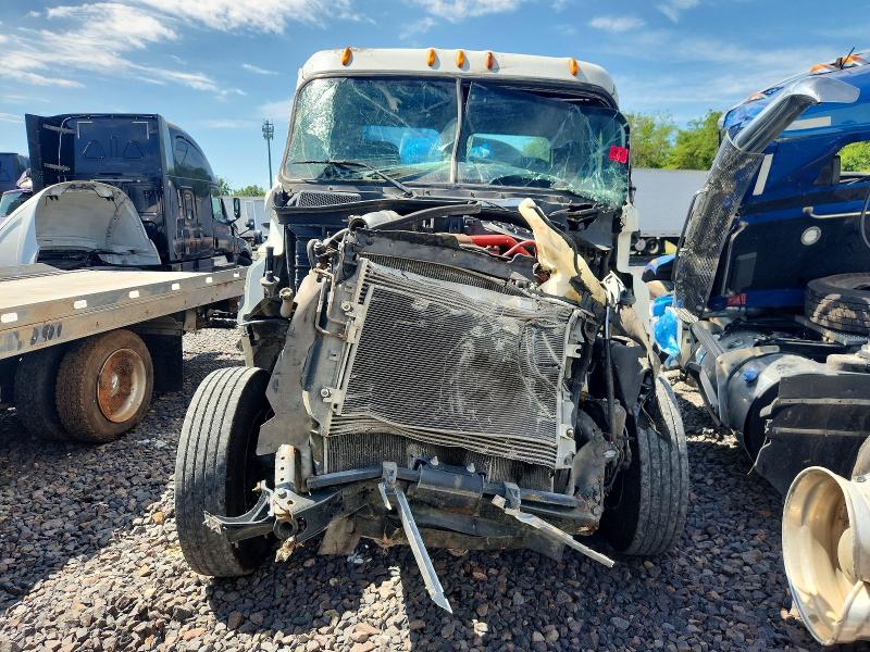 2014 Freightliner Cascadia VIN 3AKBGDBG9ESFX0994 COPART salvage auction — ROLLOVER, IA - CERT OF TITLE-SALVAGE TITLE, sold $60 on 2026-07-09 (photo 9)