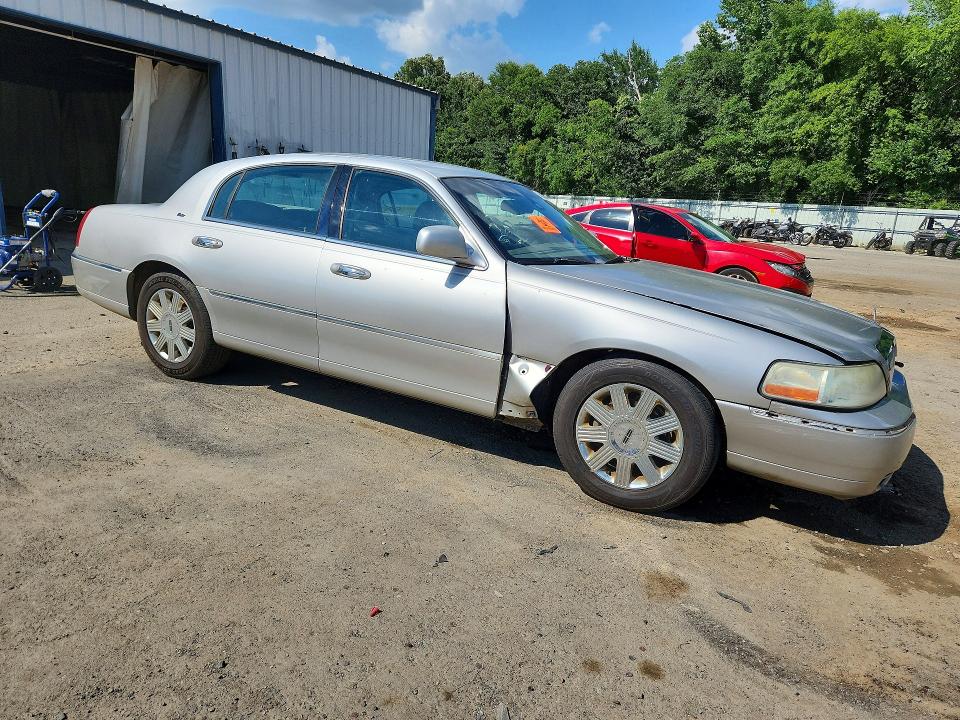 2003 Lincoln TOWN CAR VIN 1LNHM83W23Y632537 COPART salvage auction — FRONT END, La - Cert Of Title-Salvage, sold $375 on 2026-07-09 (photo 4)