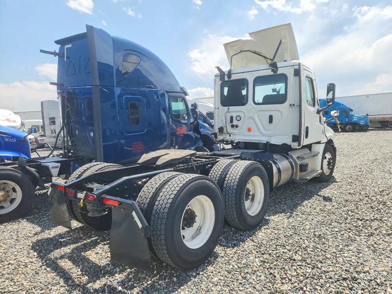2022 Freightliner Cascadia 126 VIN 3AKJHLDV3NSNF2689 COPART salvage auction — ROLLOVER, AZ - CERT OF TITLE - SALVAGE, sold $5,700 on 2026-08-14 (photo 4)