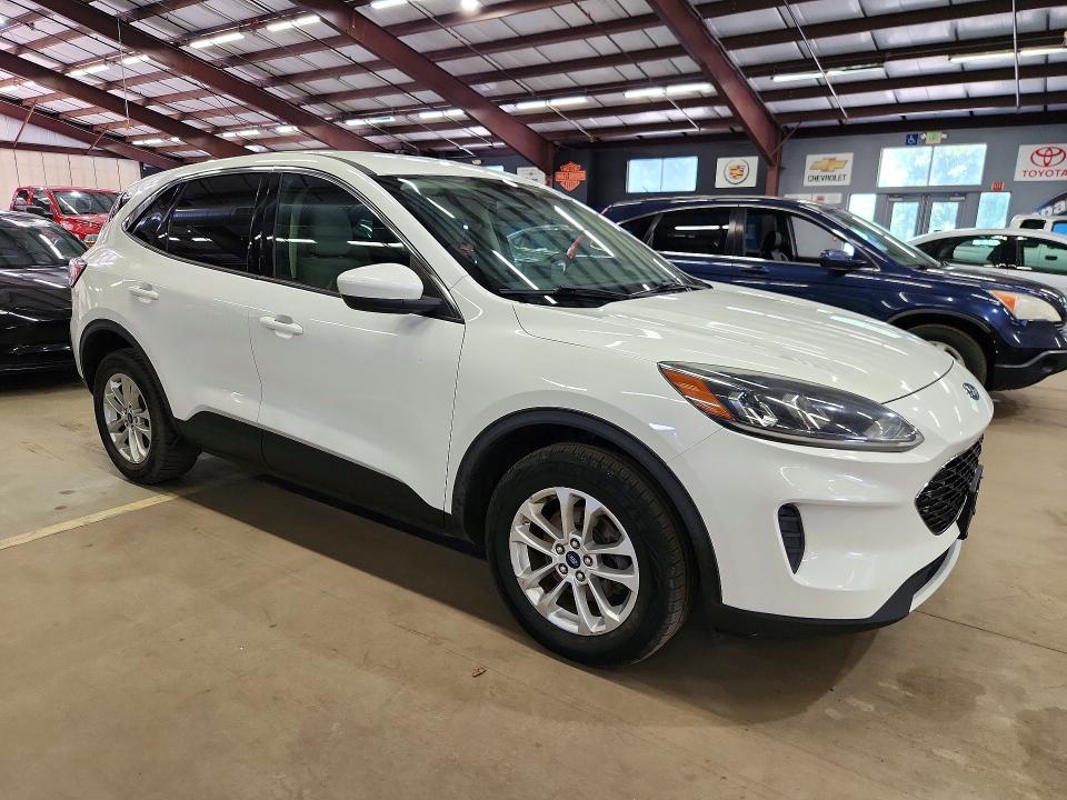 2020 Ford Escape VIN 1FMCU9G63LUB46496 COPART salvage auction — MINOR DENT/SCRATCHES, Wv - Certificate Of Title (P), sold $5,000 on 2026-07-10 (photo 4)