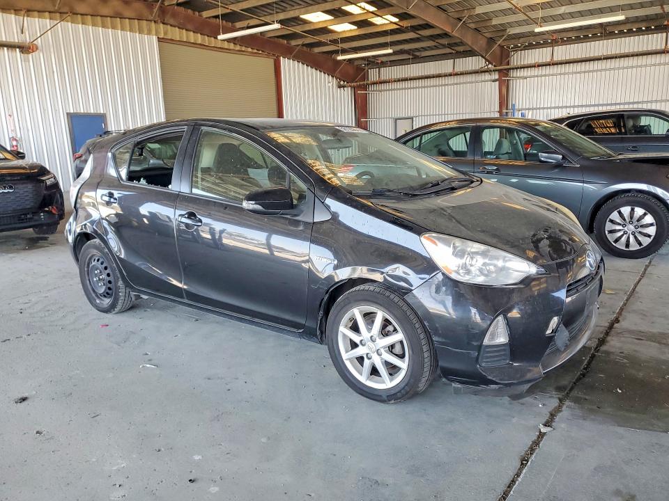 2014 Toyota Prius c VIN JTDKDTB31E1060165 COPART salvage auction — VANDALISM, CA - SALVAGE CERTIFICATE, sold $875 on 2026-07-16 (photo 4)