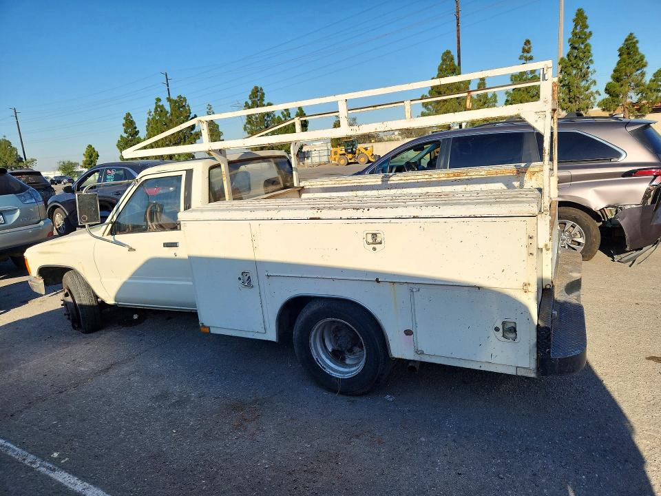 1987 Toyota Pickup VIN JT5RN55T2H7008737 COPART salvage auction — UNDERCARRIAGE, Ca - Dis/Dlr/Exp Only Clean Title, sold $1,400 on 2026-07-14 (photo 2)