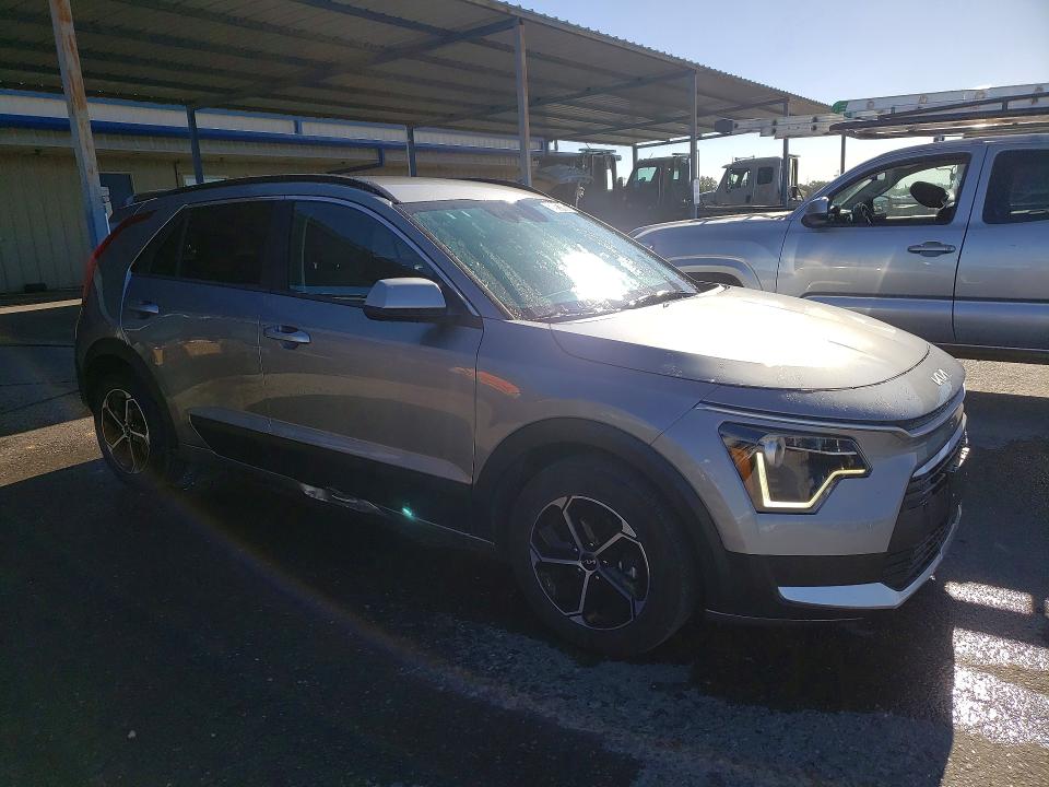 2025 Kia Niro VIN KNDCP3LE2S5307709 COPART salvage auction — SIDE, CA - SALVAGE CERTIFICATE, sold $9,700 on 2026-07-27 (photo 4)