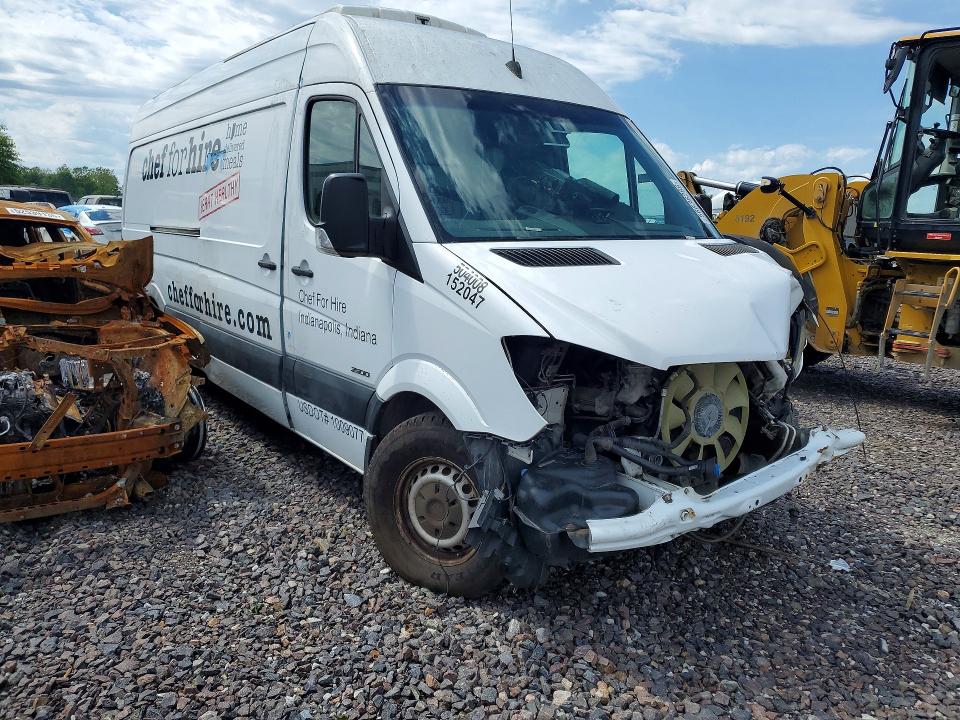 2015 Freightliner Sprinter 2500 VIN WDYPE8CCXFP136127 COPART salvage auction — FRONT END, IN - CERT OF TITLE-SALVAGE TITLE (P), sold $275 on 2026-07-22 (photo 4)