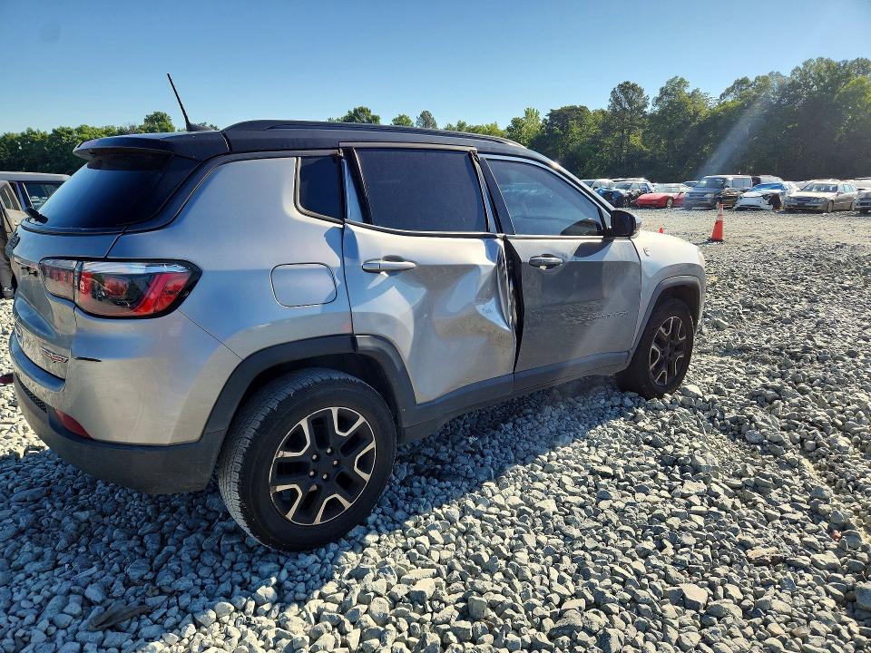2020 Jeep Compass VIN 3C4NJDDB9LT221397 COPART salvage auction — SIDE, Nc - Dealer Only Clean Title, sold $4,400 on 2026-08-06 (photo 3)