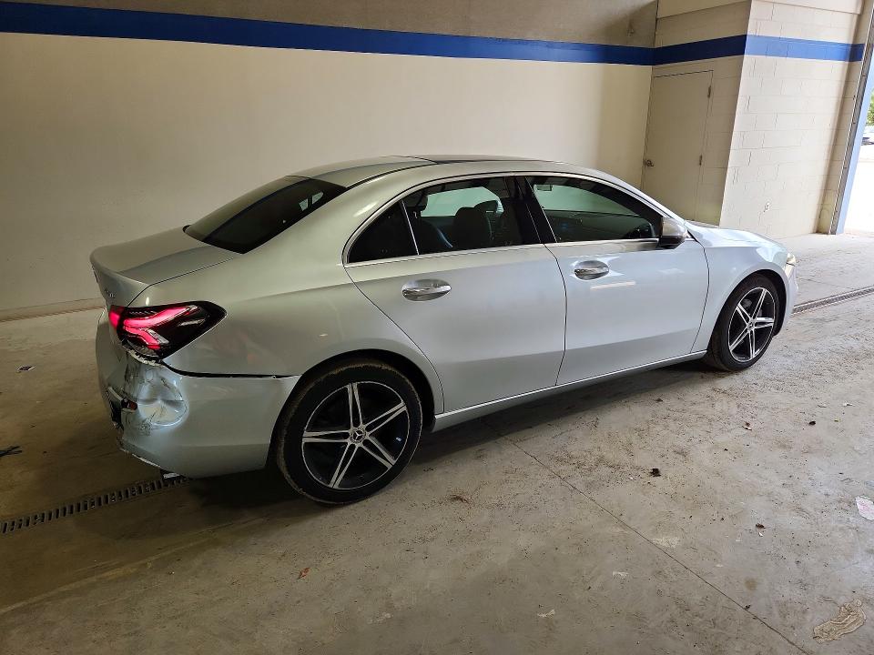 2020 Mercedes-benz A-klasse VIN W1K3G4FB1LJ200012 COPART salvage auction — REAR END, Va - Cert Of Title - Salvage, sold $2,700 on 2026-07-24 (photo 3)