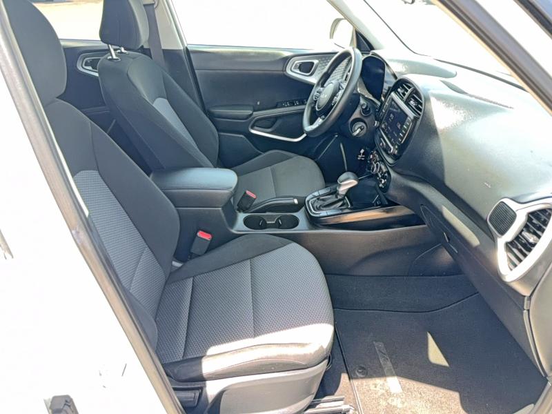 2023 Kia Soul VIN KNDJ23AU7P7877409 COPART salvage auction — NORMAL WEAR, Ca - Certificate Of Title (P), sold $5,600 on 2026-07-13 (photo 5)