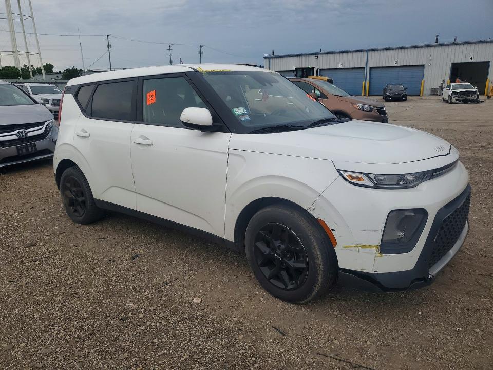 2022 Kia Soul VIN KNDJ23AU6N7816551 COPART salvage auction — MINOR DENT/SCRATCHES, IL - CERTIFICATE OF TITLE, sold $3,300 on 2026-07-16 (photo 4)