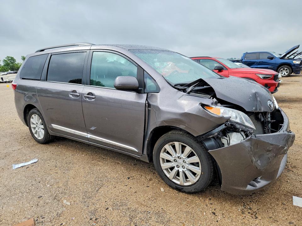 2017 Toyota Sienna VIN 5TDJZ3DC5HS183808 COPART salvage auction — FRONT END, Il - Salvage Certificate, sold $1,100 on 2026-07-28 (photo 4)