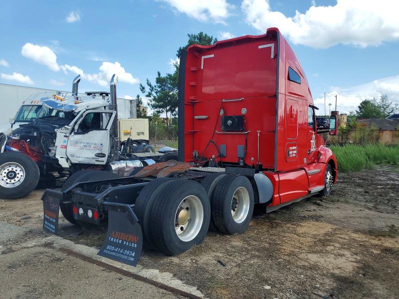 2014 Kenworth T680 VIN 1XKYD48X9EJ417705 COPART salvage auction — MINOR DENT/SCRATCHES, SC - CERT OF TITLE-SALVAGE, sold $8,600 on 2026-07-31 (photo 4)