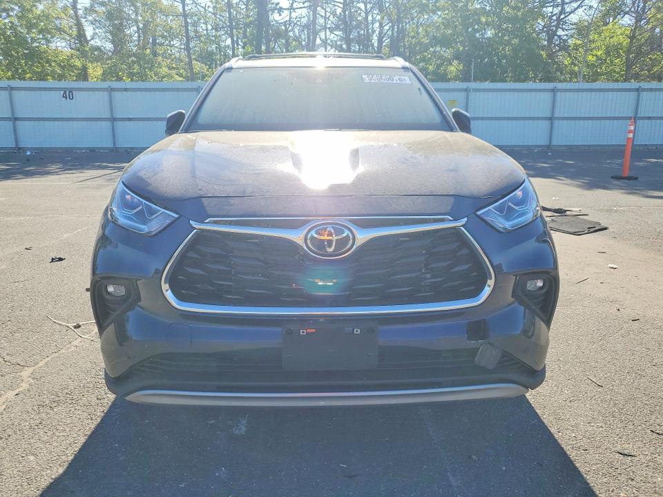 2026 Toyota Highlander VIN 5TDKDRBH9TS598045 COPART salvage auction — WATER/FLOOD, Ny - Mv907A-Flood Salvage, sold $80 on 2026-07-29 (photo 5)